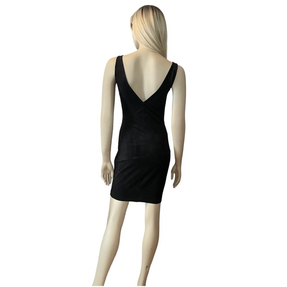 Aritzia Wilfred Free Jones Black Faux Vegan
Suede V-Neck Sleeveless Dress - Picture 4 of 6